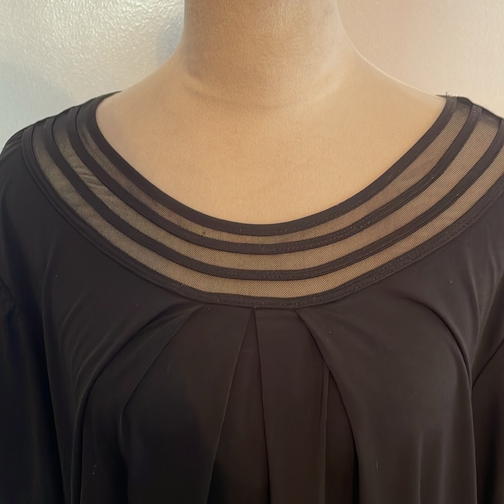 Simple black blouse. - Picture 3 of 7